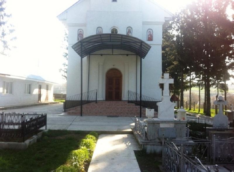 Biserica - vedere exterioară